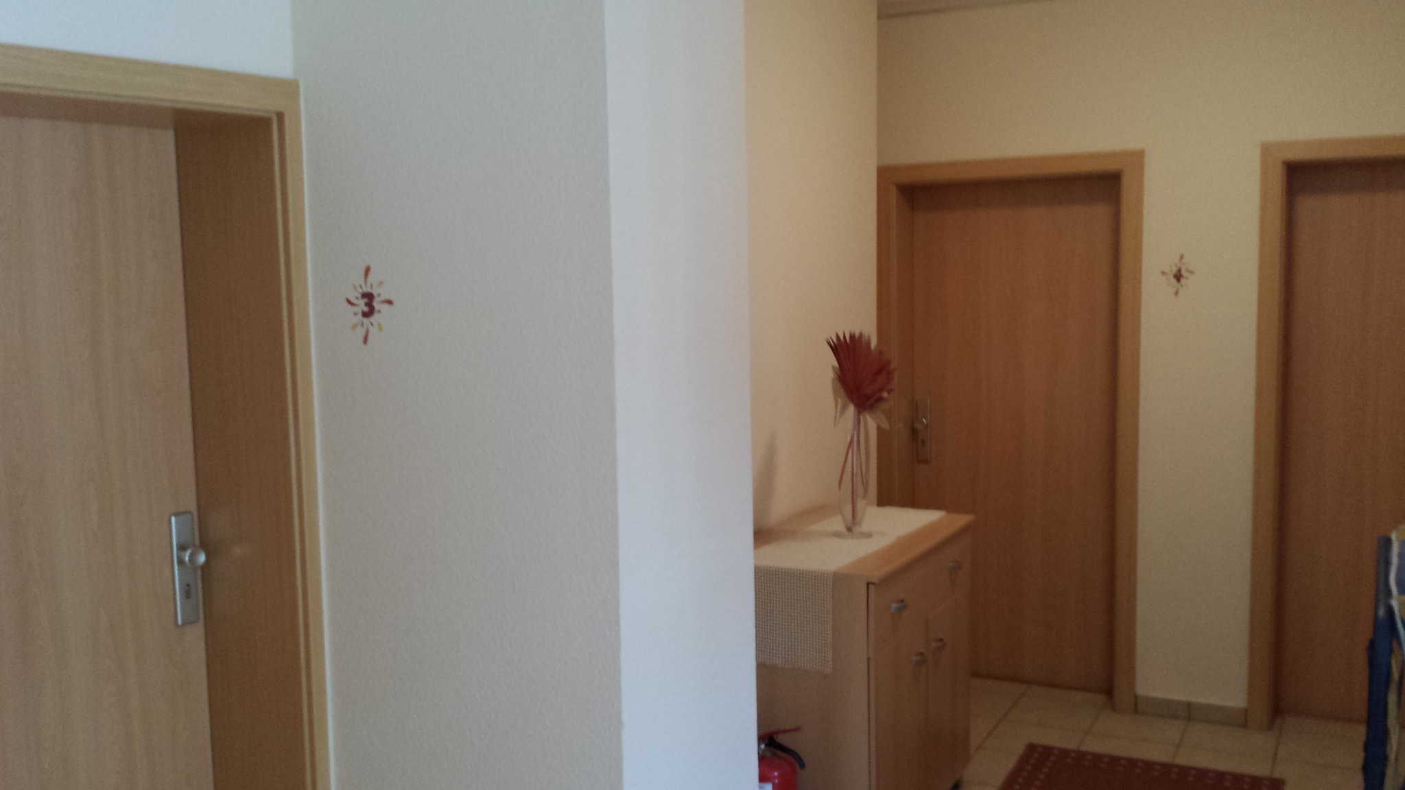 Flur und Zimmerbereich im Hotel Kalimera
