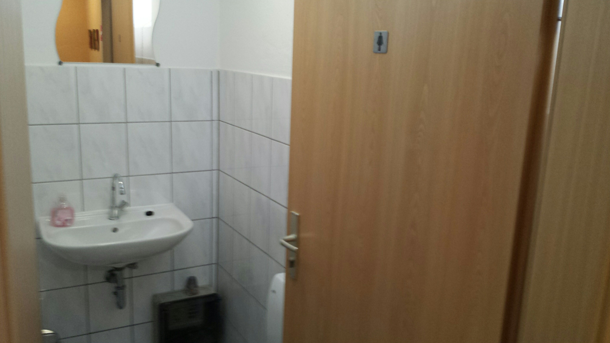 Sanitärbereich mit Waschbecken im Hotel Kalimera
