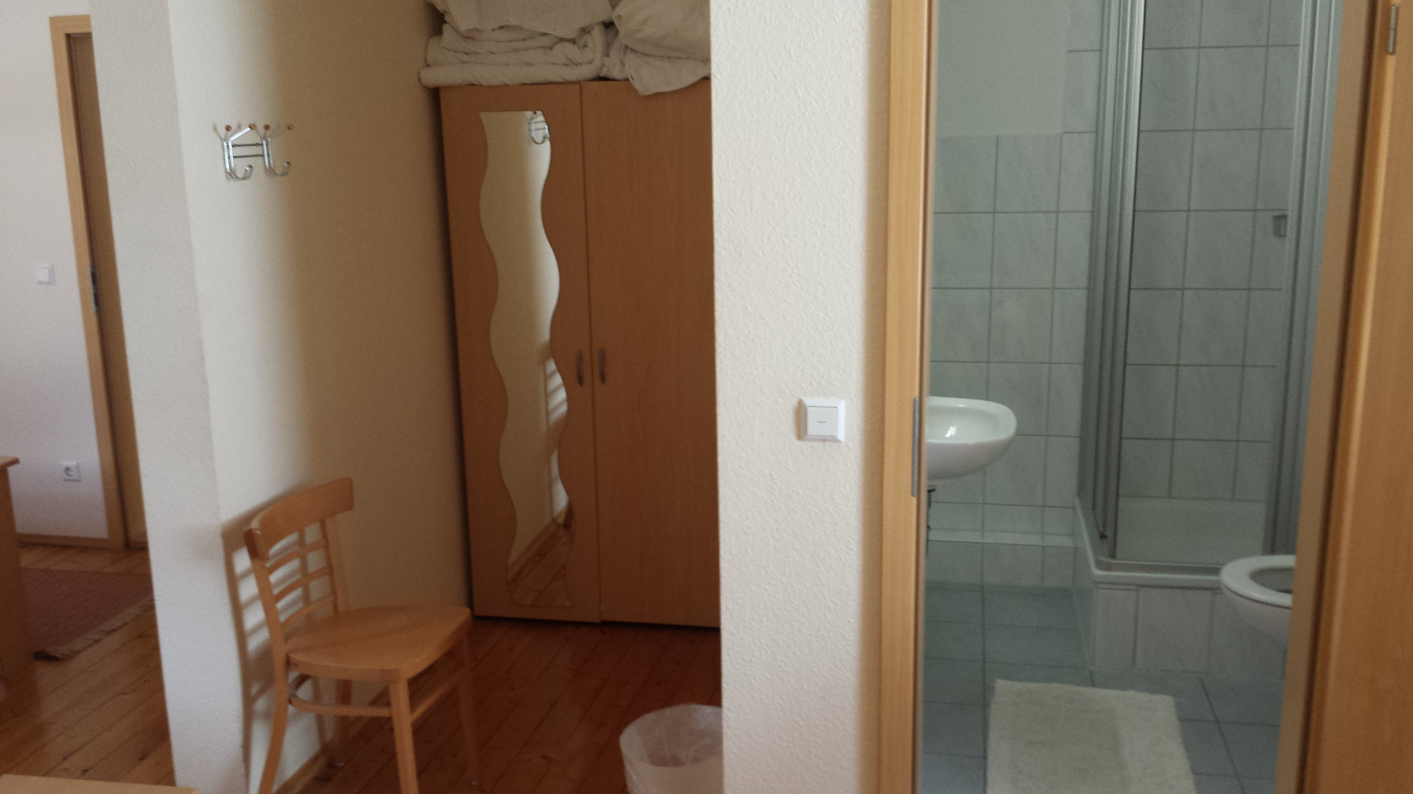 Bad in Zimmer 001 mit Dusche und WC